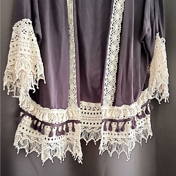 KIMONO 🌟 Dark Gray | Crochet Trim 🌟MUST BUNDLE🌟 - Picture 4 of 5